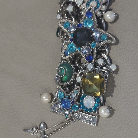 NWT Betsey Johnson STARFISH STATEMENT BRACELET - Picture 4 of 8